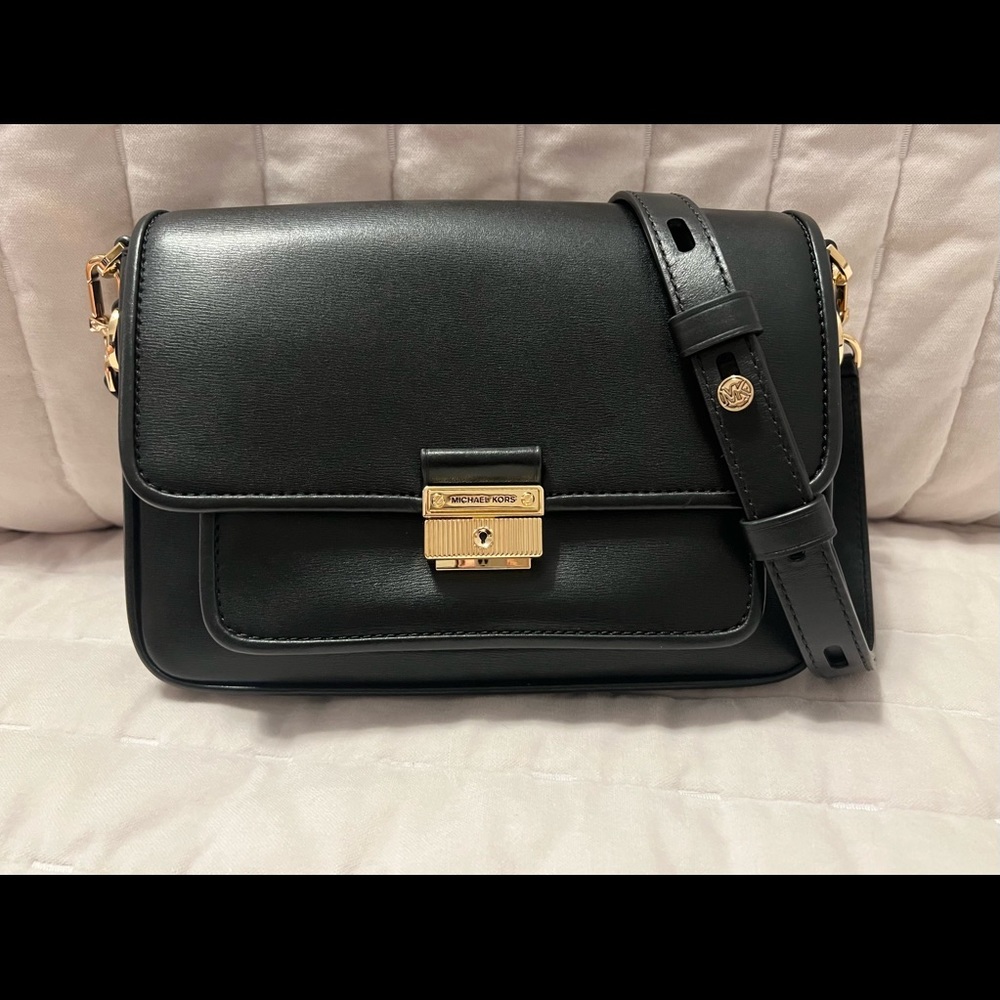 MICHAEL Michael Kors Bradshaw Medium Leather Messenger Bag